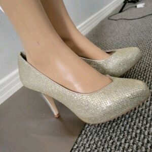 Aldo Silver Glitter High Heels, size 8